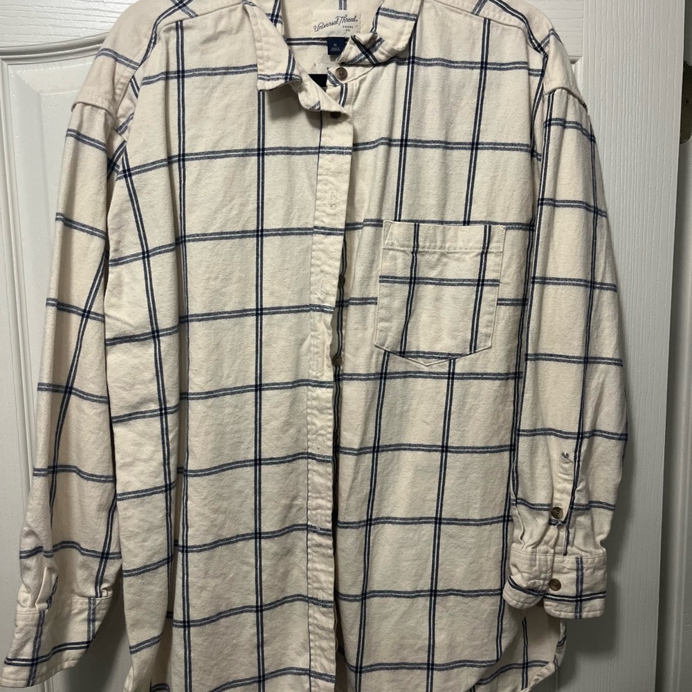 Universal Thread Men's Button Down Shirt in Cream and Navy Check